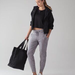 Lululemon Loop Back Jogger (28") in Acid Rubber Dye Magnum, Size 4